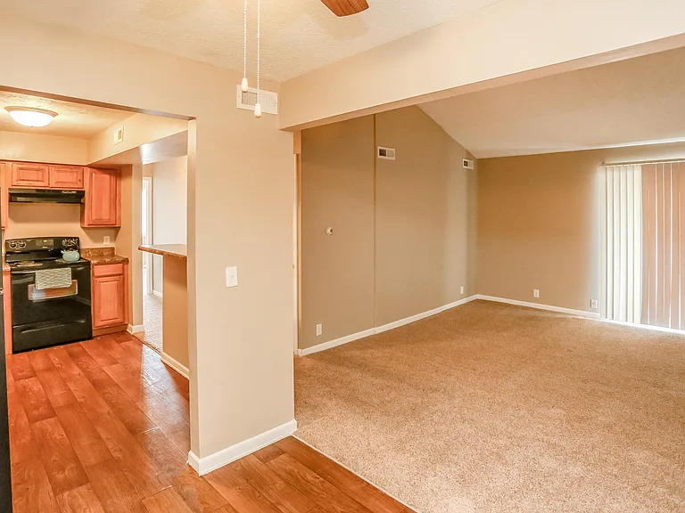 Omaha, NE Evergreen Terrace Apartments | 2 Bedroom | Living