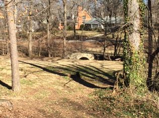 526 Willowbrook Dr, Greensboro, NC 27403