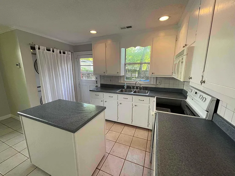 113 W Edgewood Dr — Photo 8