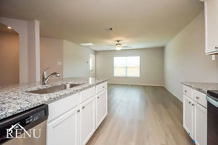 3 bed, 2.0 bath, 1414 sqft, $1,675 — Photo 2