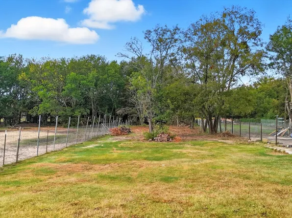 2071 Haymarket Rd, Dallas, TX 75253