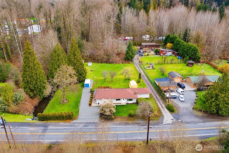 4th image of 15408 SE Jones Road