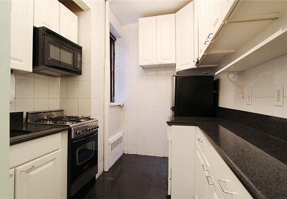 5th image of 203-205 W 87th St