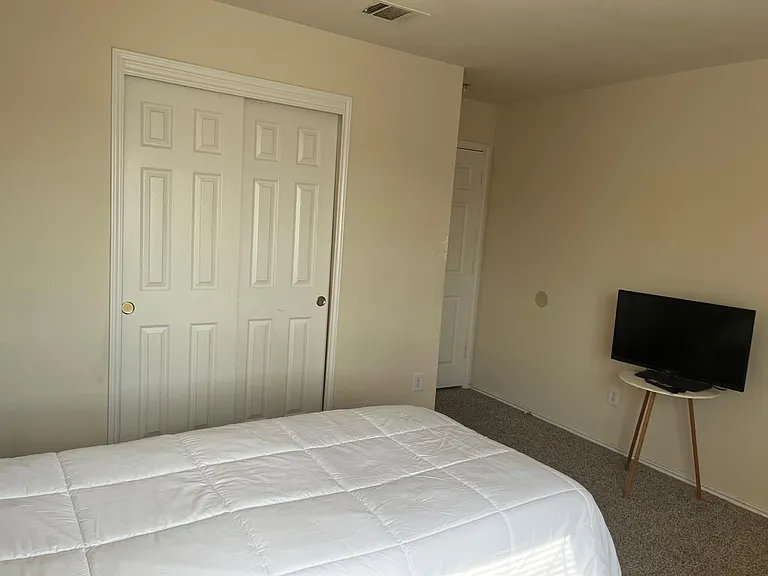 1101 Barclay Dr — Photo 3