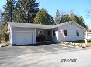 25 Windsor Dr, Queensbury, NY 12804