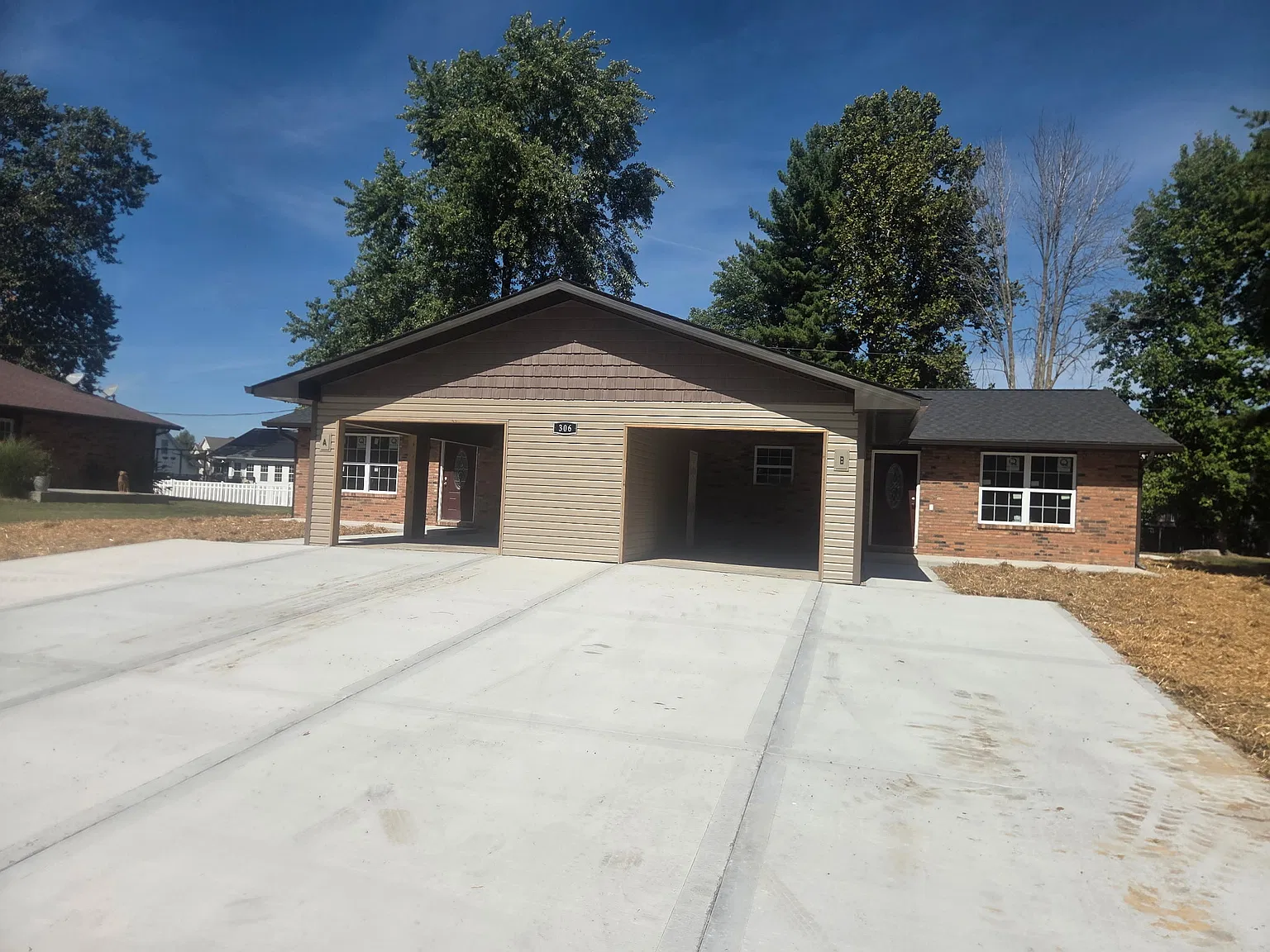 2 bed, 975 sqft, $1,565 — Photo 1