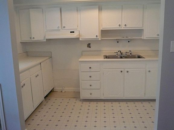 Range and Refrigerator are included