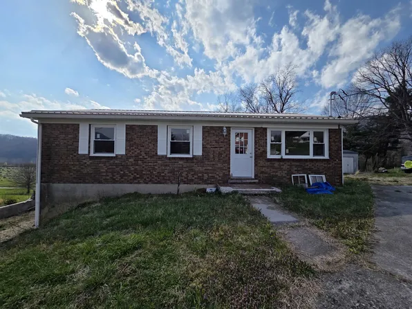 101 Warner St, Narrows, VA 24124