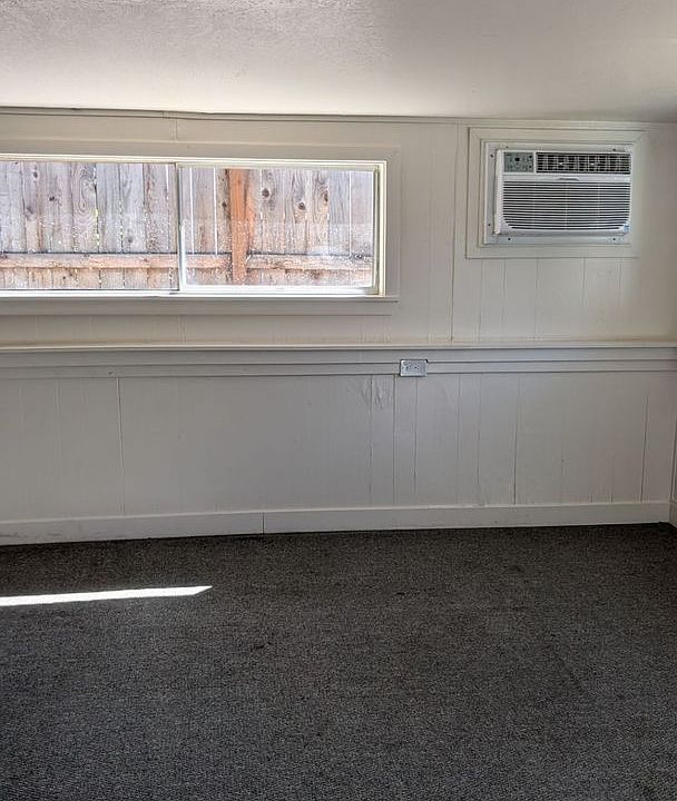 2nd image of 1421 Florence Ln #1421
