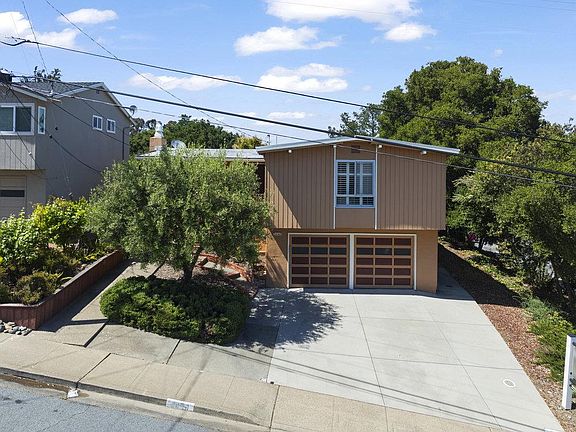 3rd image of 2440 Rosewood Dr