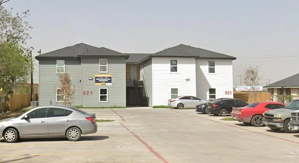 921 Jay Ave #3