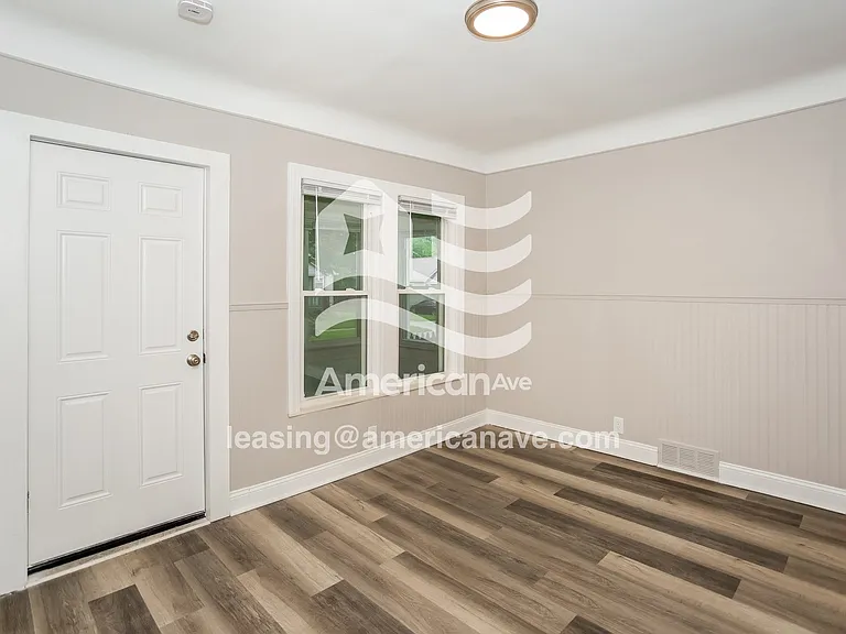 1295579_007_wm_-_living_room_13116598.jpg