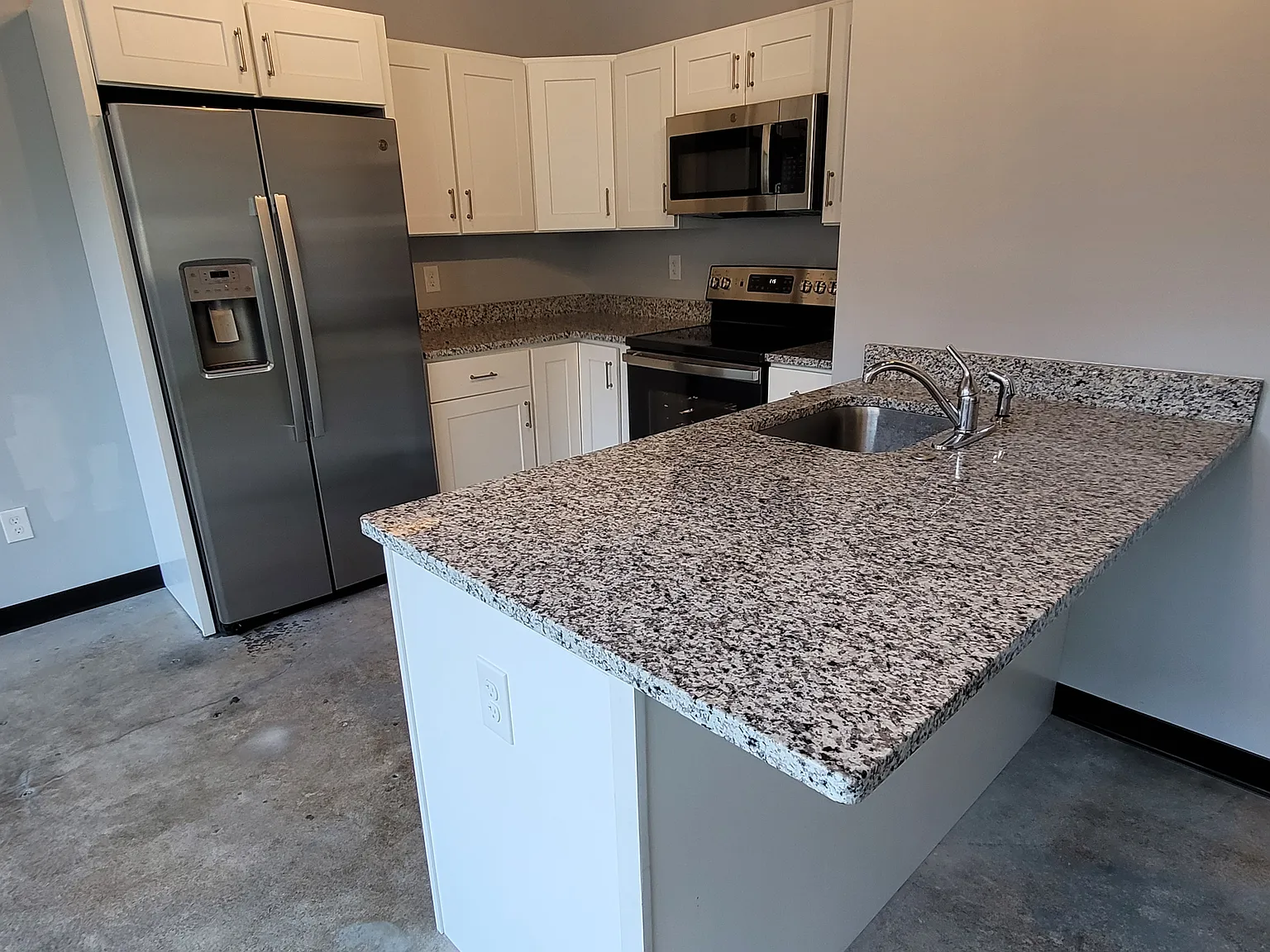1 bed, 705 sqft, $2,100 — Photo 4