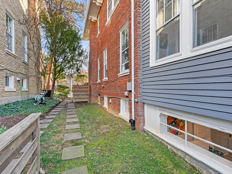 2940 Bellevue Ter NW — Photo 15