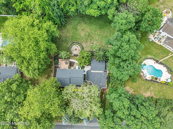 5th image of 840 Nutswamp Road