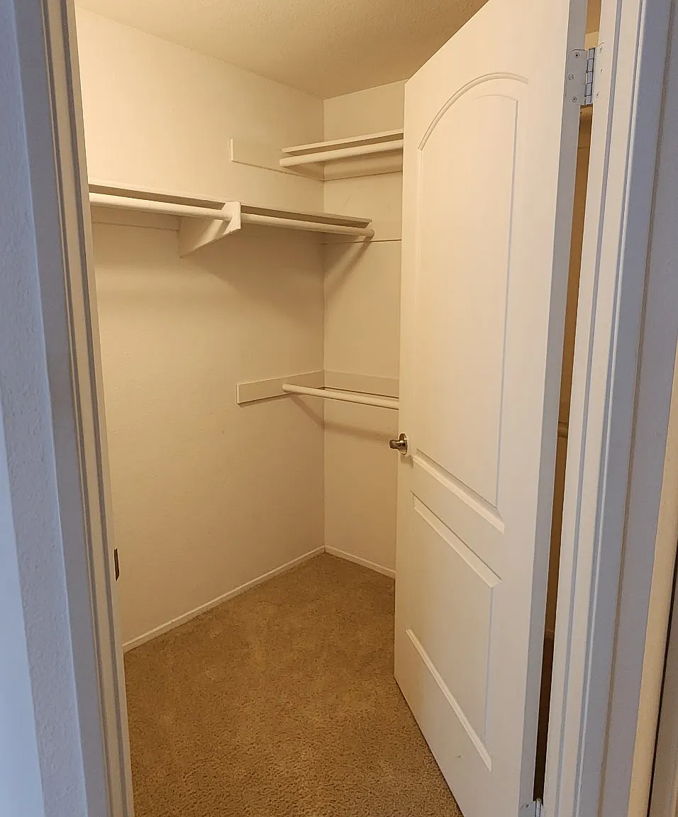 2 bed, 1060 sqft, $1,690 — Photo 4