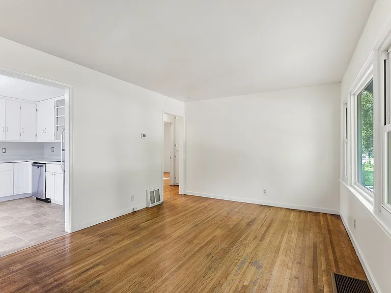 3430 Taylor St NE — Photo 3