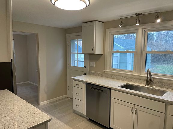 5th image of 1612 Churchill Dr