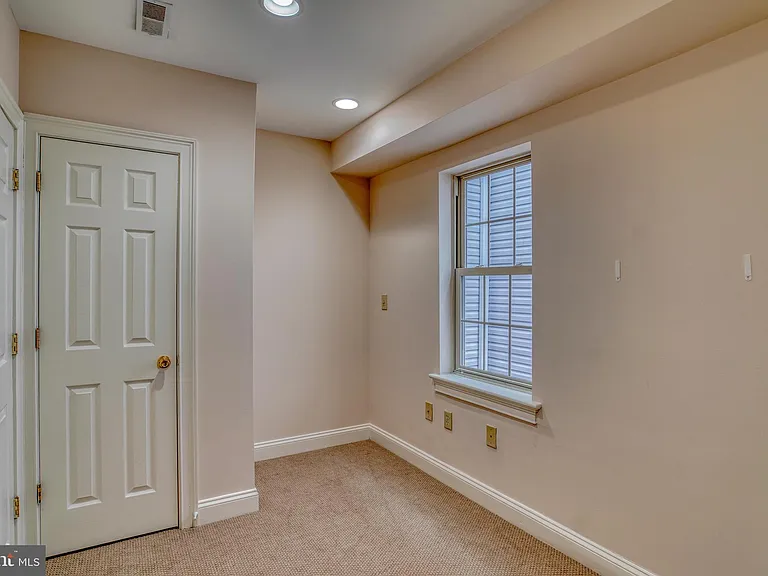2542 W Girard Ave #2 — Photo 13