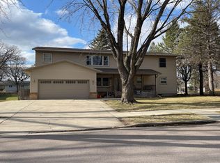 18 Lincoln Ln, New Ulm, MN 56073