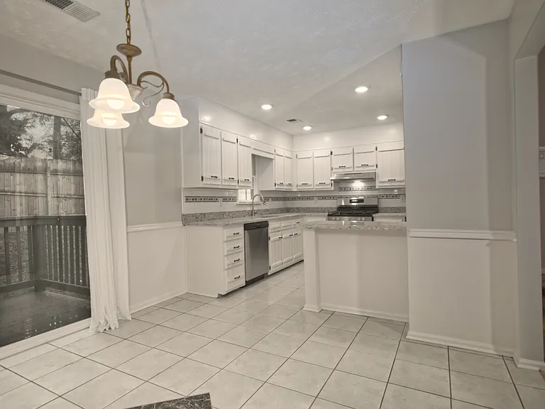 2056 Corners Cir — Photo 4