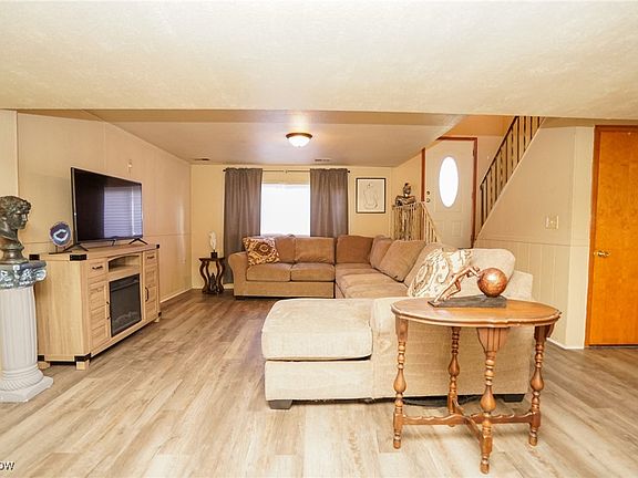 3rd image of 5474 Lemoyne Ave