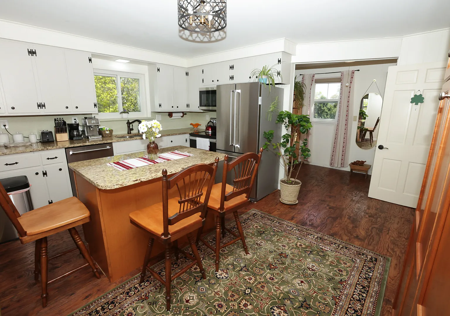 3 bed, 1860 sqft, $3,500 — Photo 3