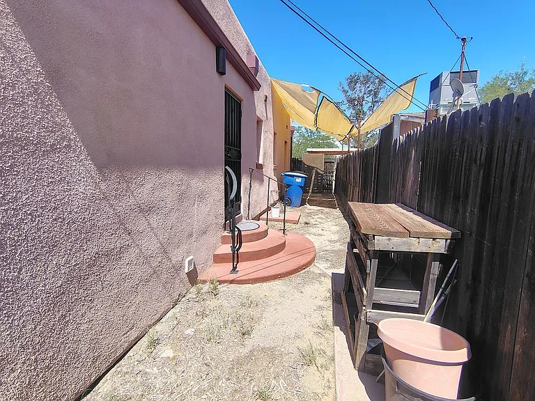 2568 E Seneca St — Photo 26