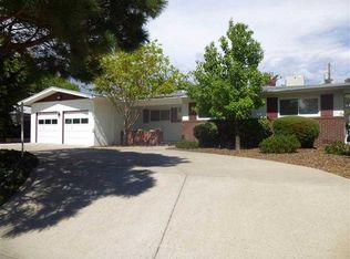 1812 Stanford Dr NE, Albuquerque, NM 87106