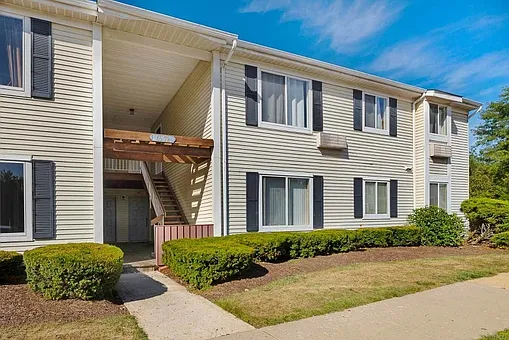 66 Eton Way #67 photo 1