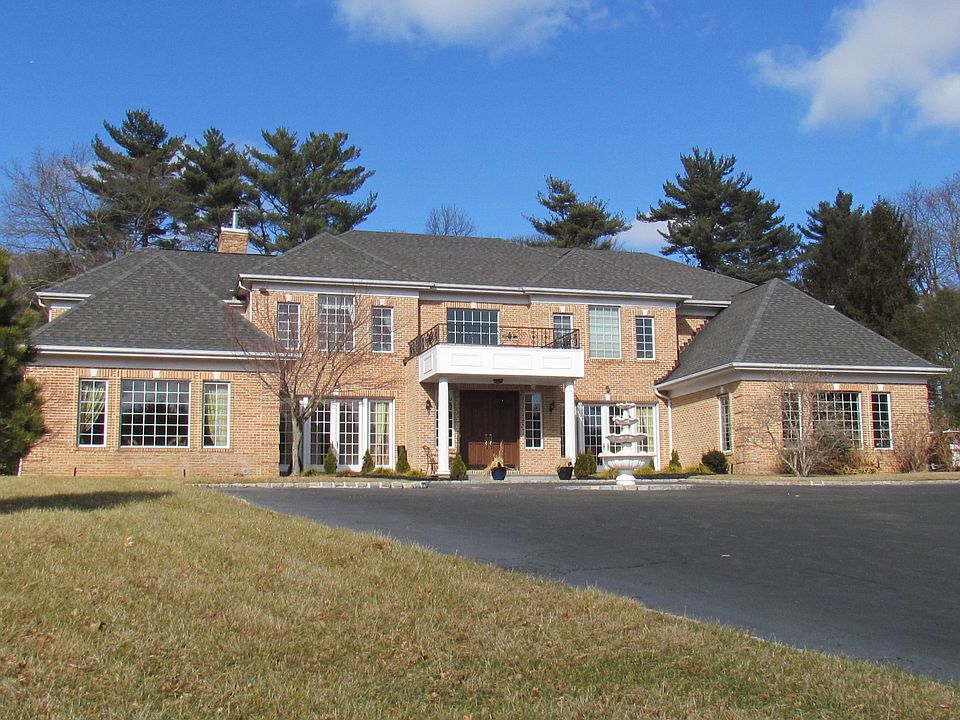 1st image of 261 Hillcrest Ln
