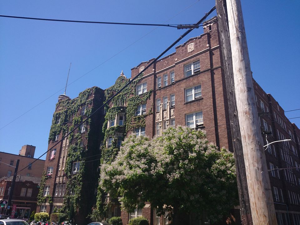 2nd image of 211 Summit Ave E