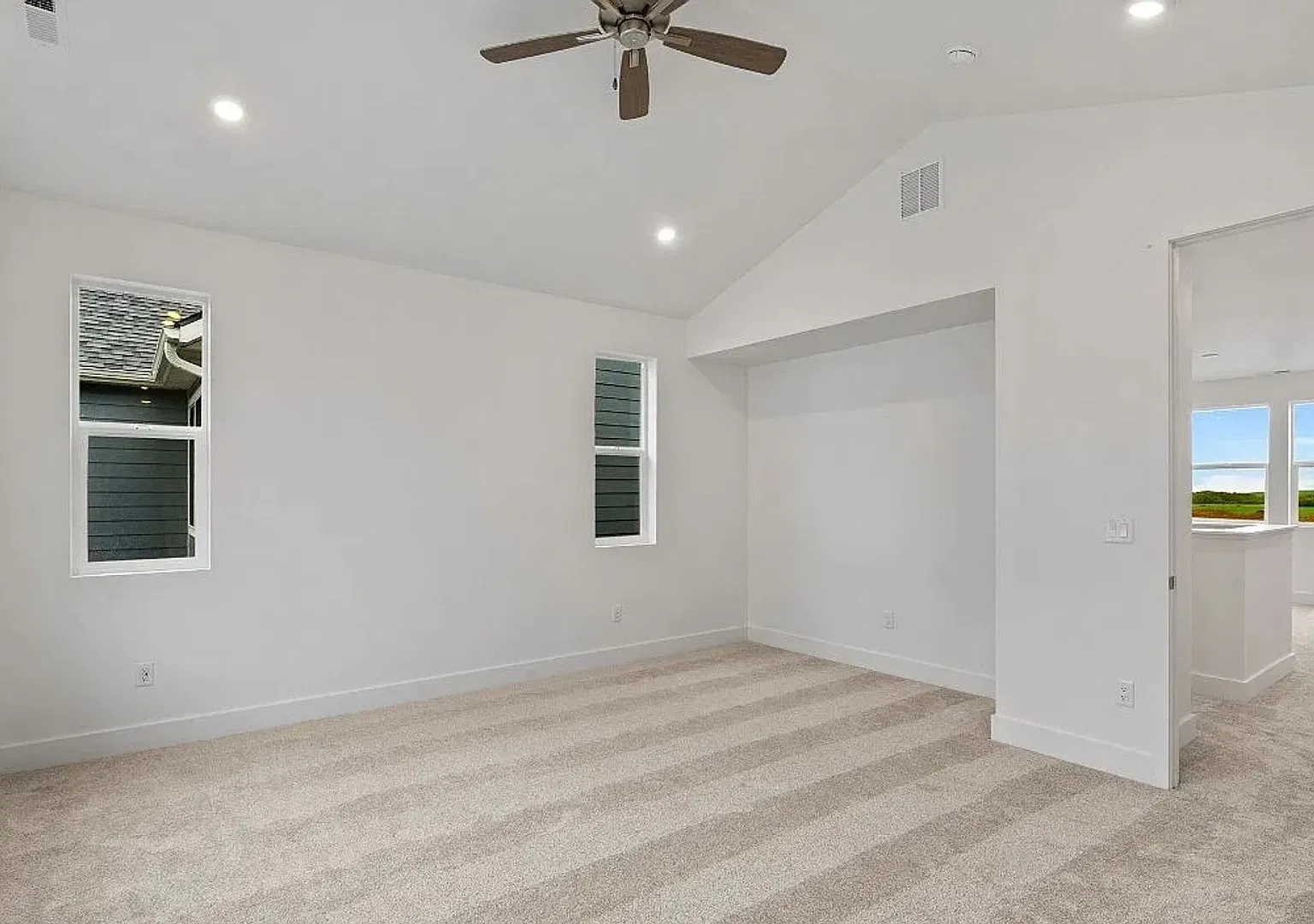 Spacious 4-Bedroom, 3-Bath Home for Rent 2,338 Sq. Ft.! — Photo 4