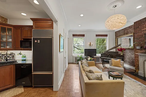 Sold by Ann Ferguson, LLC | media 7