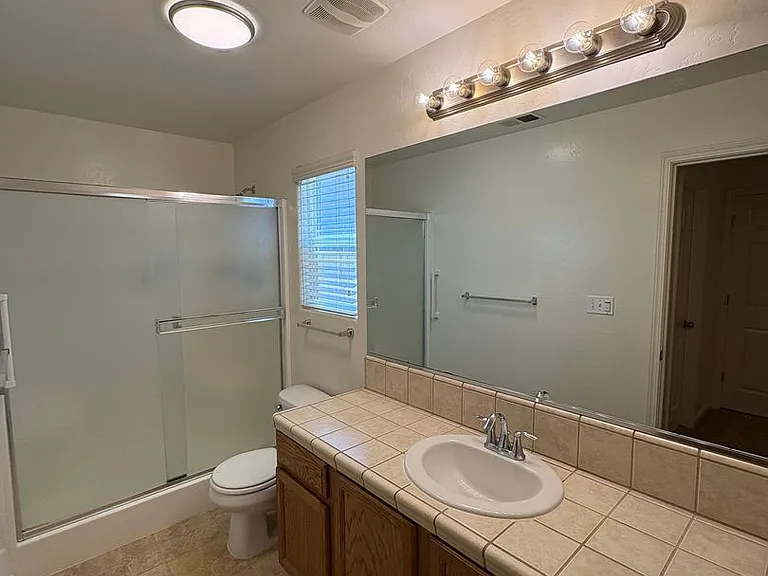 4704 W Rialto Ave — Photo 8