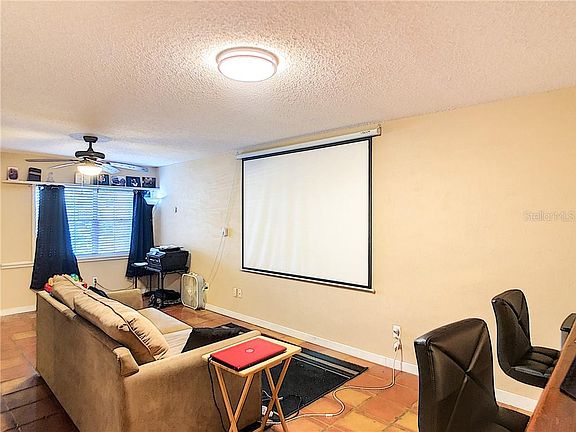 4th image of 1203 Carriage Ln