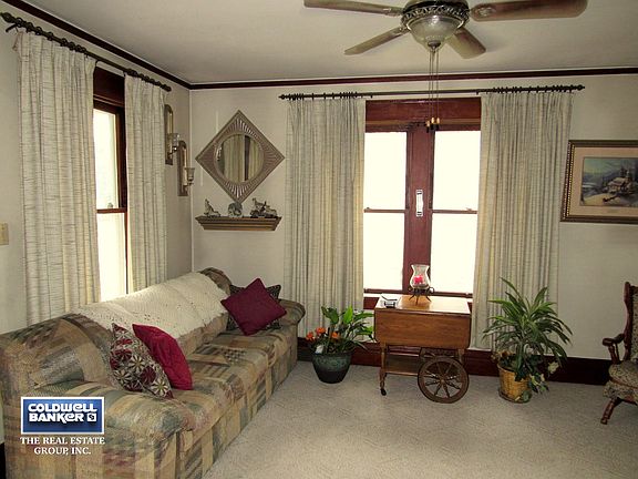 formal dining or use as den