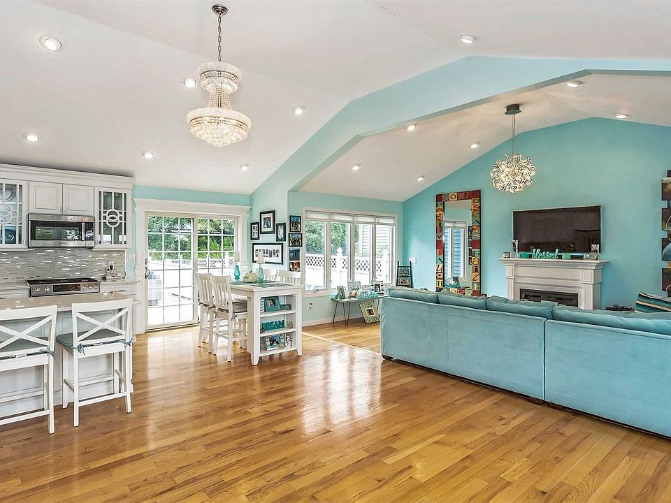 1st image of 18 Park Dr