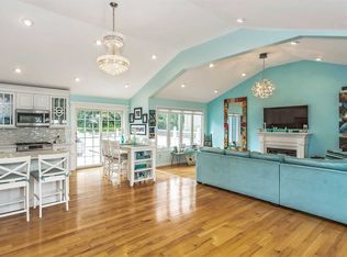 18 Park Dr, Old Bethpage, NY 11804