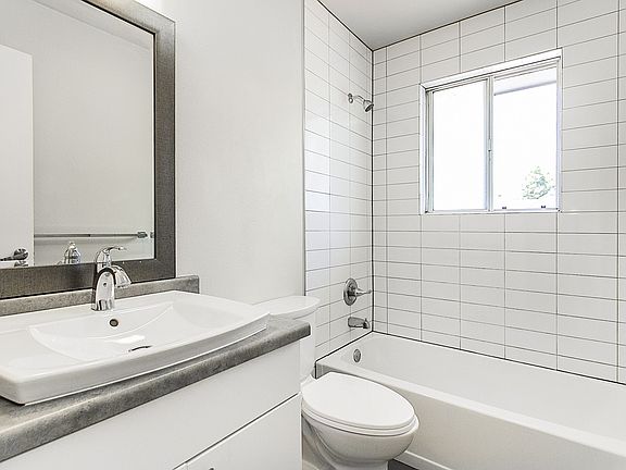 5th image of 701 Arapahoe Ave APT 103