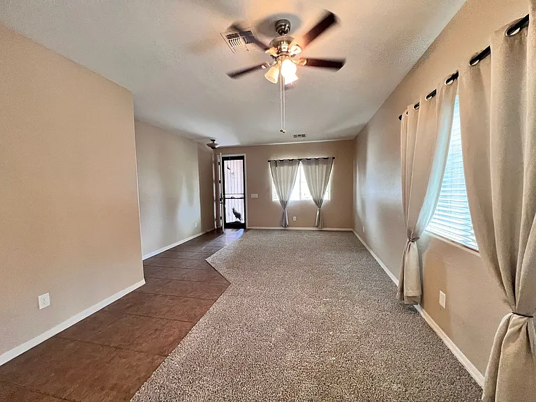 1418 W Crape Rd — Photo 2