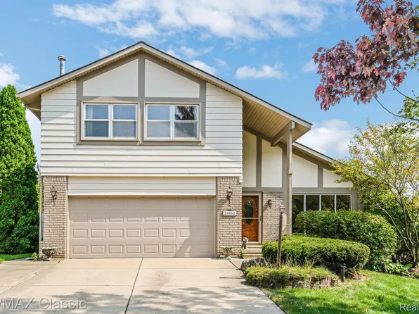 24862 Apple Crest Dr, Novi, MI 48375