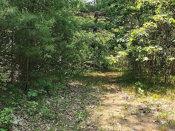3rd image of Creekside Dr