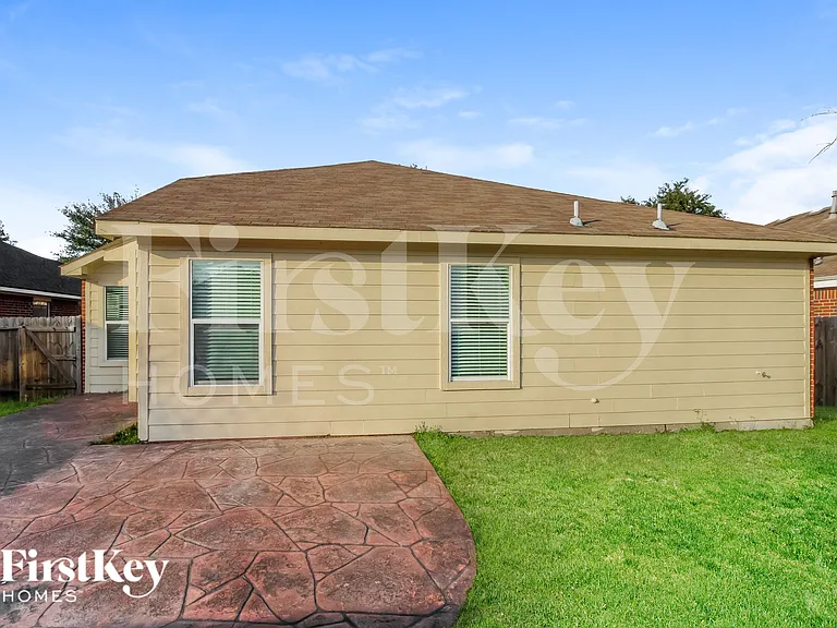 21554 Kings Bend Dr — Photo 18