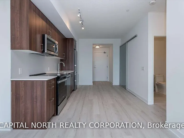 681 Yonge St #616 — Photo 4