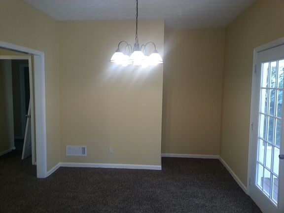 5th image of 233 Ruby Ct