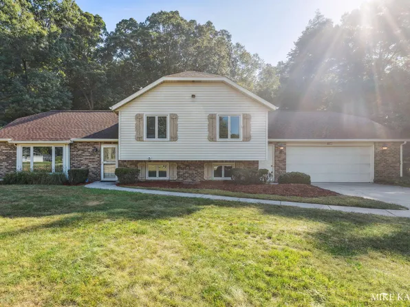 11388 Rugby Dr NW, Grand Rapids, MI 49534