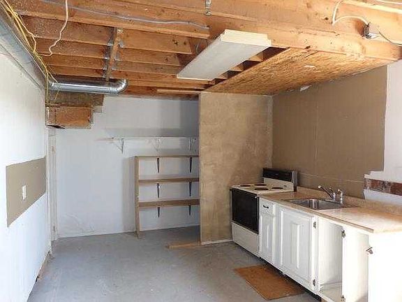 Bsmt kitchenette