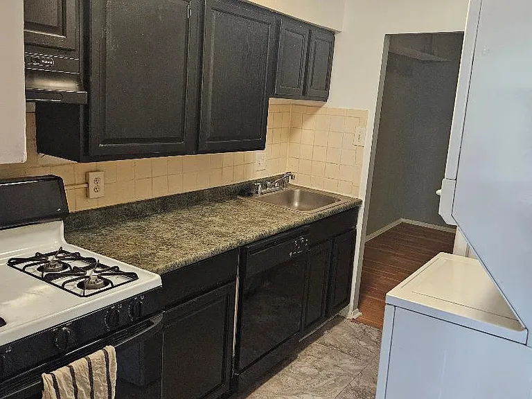 3936 Stone Gate Dr #D — Photo 25