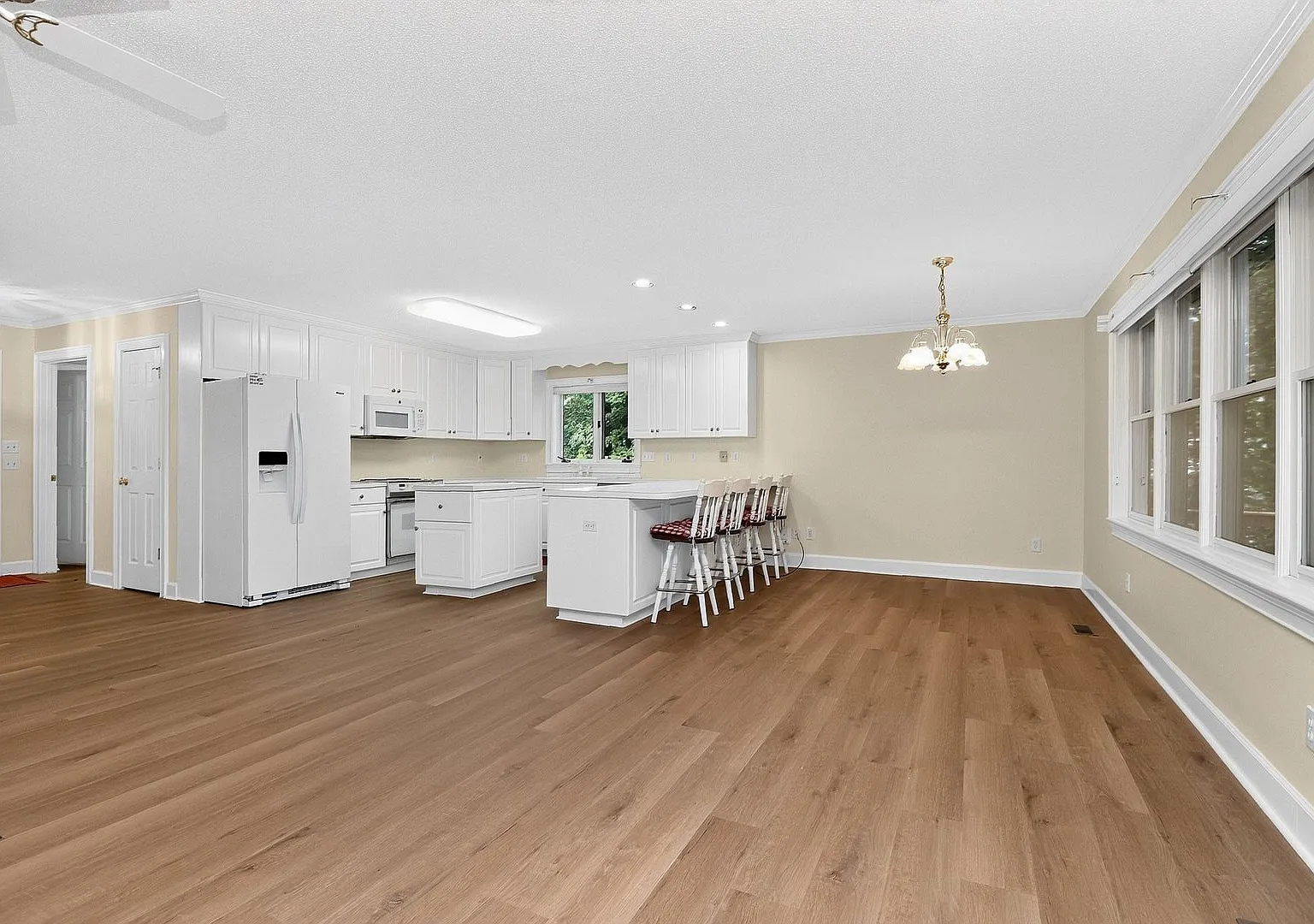 151 Seagrove Lane Waterfront full finished basement — Photo 2
